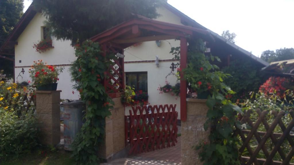U Tří Koček Jablonne v Podjestedi Exterior foto